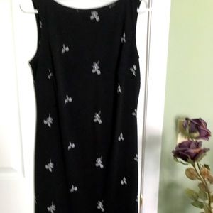 B. Moss white floral “crew top” sheath dress